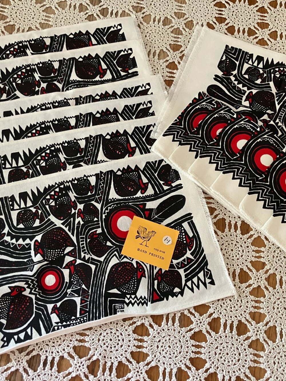 New Hand Painted Red & Black Bird Motif 6 Placemats, 6 Napkins & Table Runner